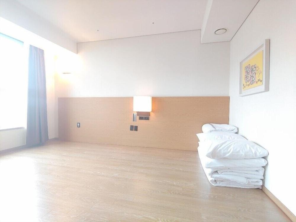 Bareve Hotel Seogwipo Exterior photo